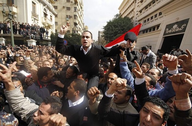 Държавни служители в Египет на протест, искат по-високи заплати