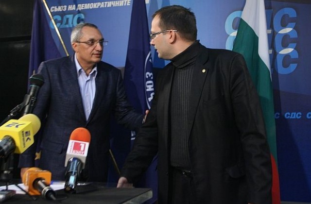 Сините избират между трима своя претендент за президентския вот