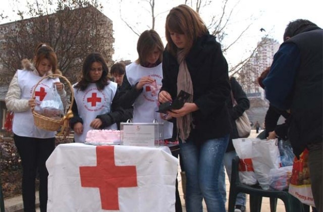 Торта срещу благотворителност раздаваха на Свети Валентин в Разград
