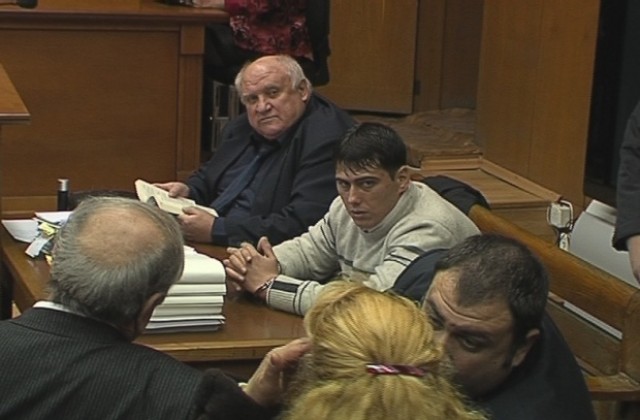 Протестират пред пазарджишката полиция в защита на Лазар Колев