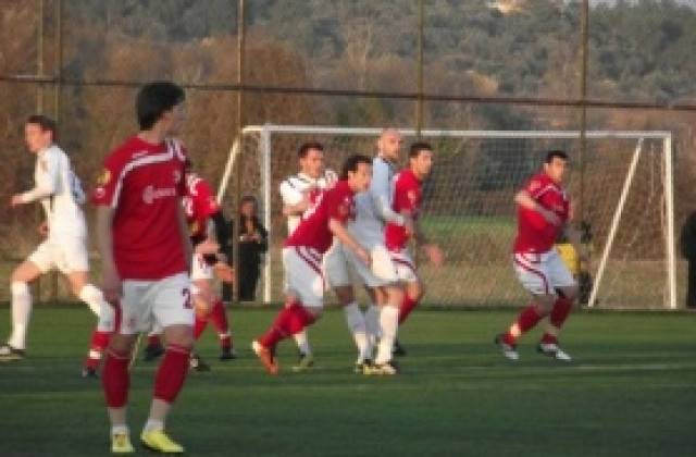 ЦСКА победи Васлуй с 2:1 в контрола с 15 жълти и 3 червени картона