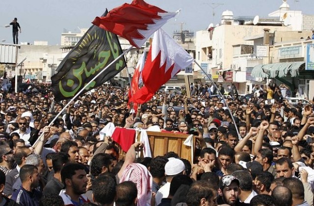 Хиляди шиити протестираха в столицата на Бахрейн след убийството на демонстрант
