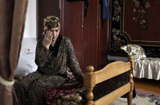 Майката на атентатора от „Домодедово” се извини „на целия свят”
