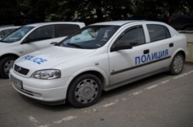 Пиян  шофьор се блъсна в паркиран автомобил и дърво