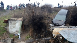 Пежо се стовари върху постройка в Максуда