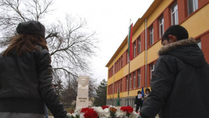 В Лозница откриха шесттонен паметник на Левски