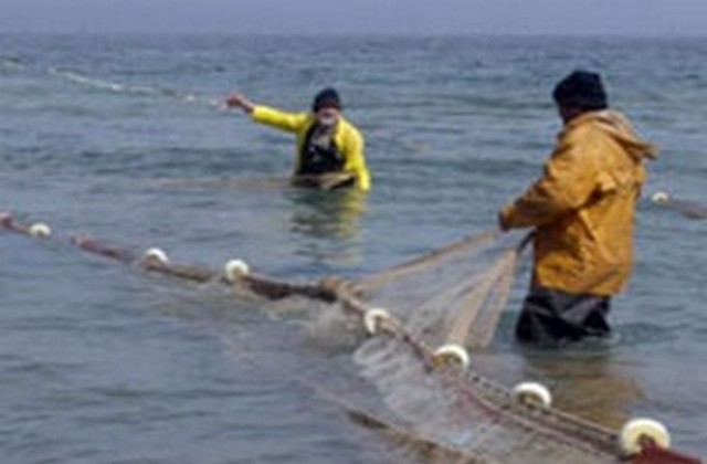 Заловиха бракониери с 400 метра мрежа и близо 60 кг риба