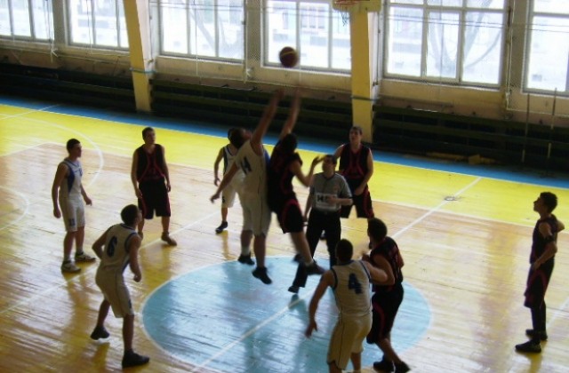 Баскетбол и волейбол за феновете на спорта в Кюстендил