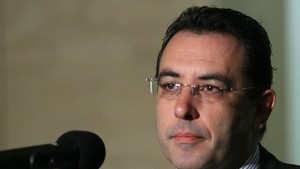 Министър Цветков дари сбирка на ловешкия музей