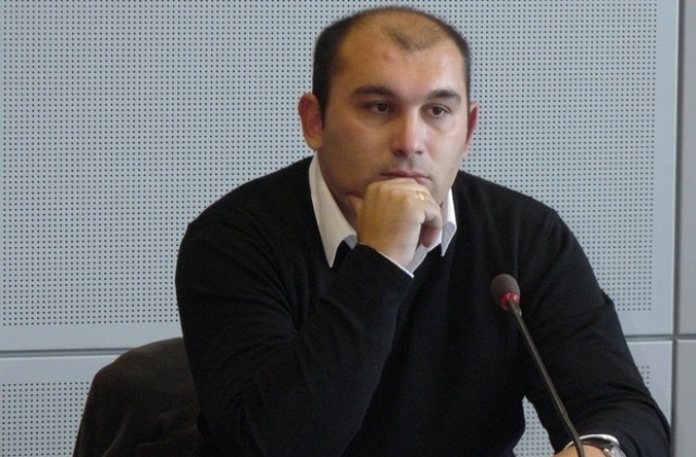 Петков се обяви срещу предизборното рязане на ленти