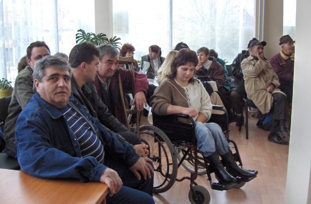 Още 42-ма от врачанско ще имат личен асистент