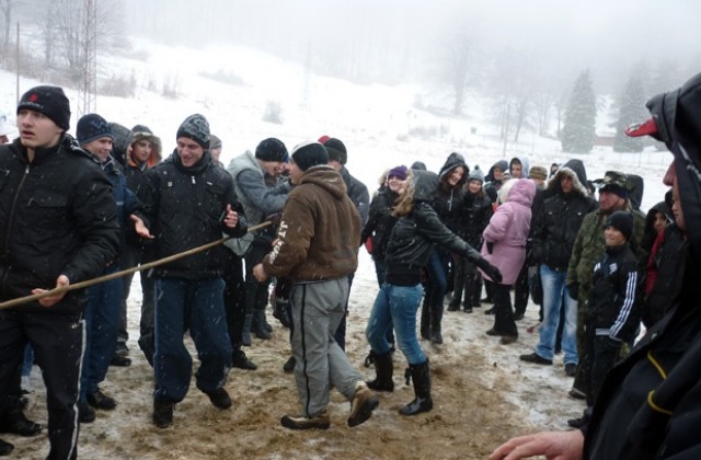 Зимен празник събра отново много ученици във Врачански балкан