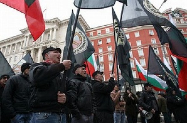 Атака посрещна сръбския премиер с протест в София