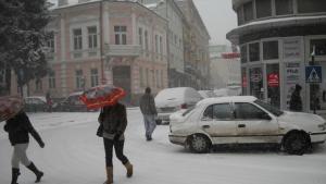 Сняг и силен вятър на Шипка