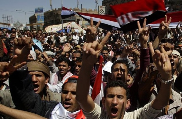 Един убит и двама ранени на демонстрация в Йемен
