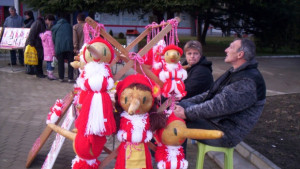 Казанлък Баба Марта бързала и проблеми вързала
