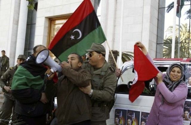 Либия е пред гражданска война, това няма да спре Кадафи