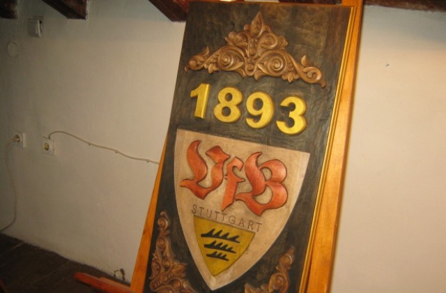 Откриха изложба на икони, пана и емблеми на футболни отбори в Дупница