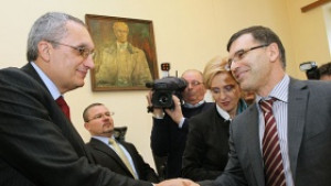 Сините подкрепят пакта за финансова стабилност