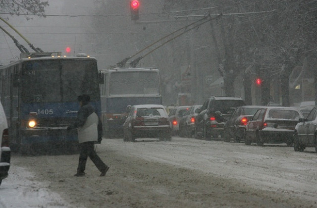 20 коли на Хидрострой чистят снега по варненските улици