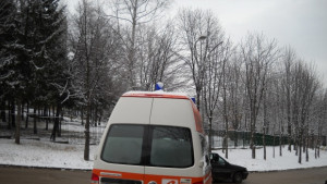Жена в болница след катастрофа