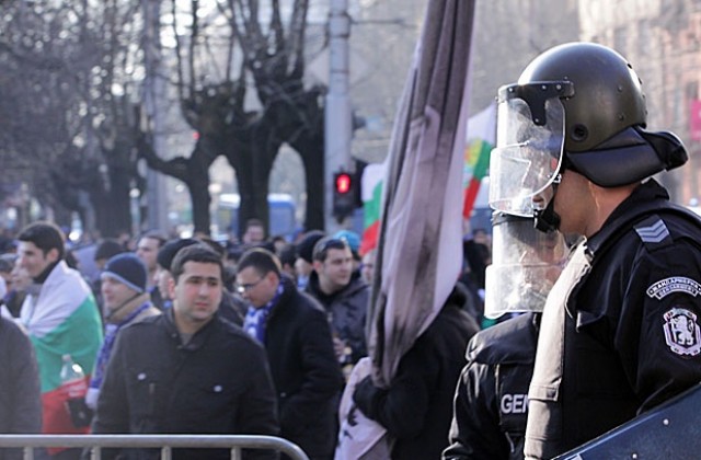 Сини и червени фенове на поход към Герена