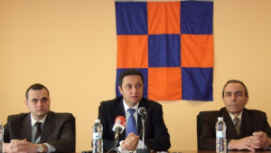 Нова конституция и отзоваване на депутати иска Яне Янев