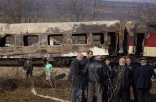 Добрич почита с панихида паметта на загиналите във влака София - Кардам