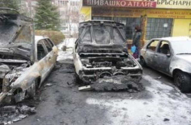 Пет коли са горели пред бл.13 в к-с Зорница