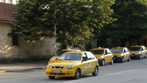 Да се въведе лимит на такситата