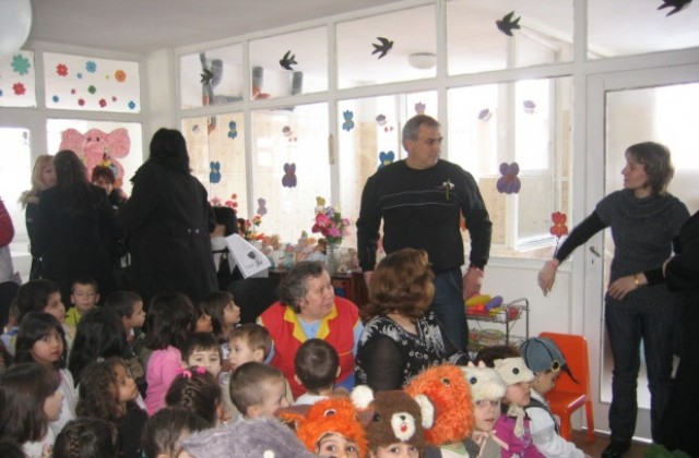 ГЕРБ Летница посрещнаха 1 март с децата от ОДЗ Ирина Бачо Кирова