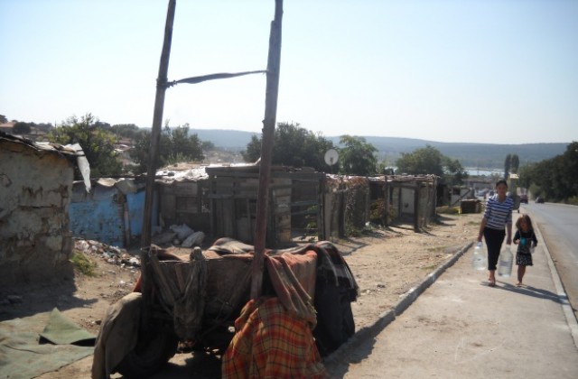 Събарят постройки край Максуда