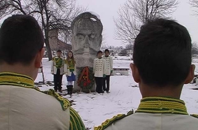 Деца от две села направиха урок по родолюбие