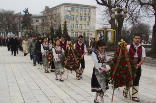 Общината кани силистренци на площада за Националния празник