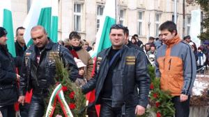 Рокери и автомобилисти поднесоха венци за Трети март в Разград