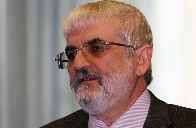 С пари за скъпоструващи лекарства са плащани заплати и обезщетения