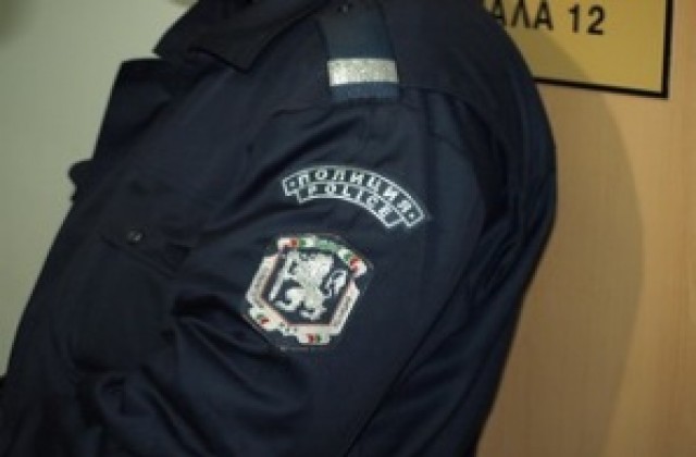 Маскиран заплаши и ограби продавач в центъра на Пловдив