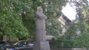 Поставиха художествено осветление на три паметника