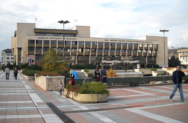 Награда Книга на годината 2010 грабна възпитаник на АУБ