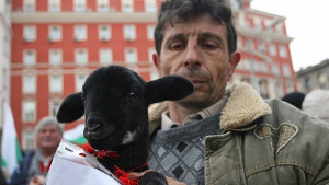Фермери протестираха обещаха им нова схема за данъчно облагане
