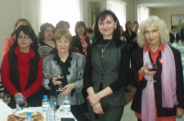Коктейл за служителките в община Враца