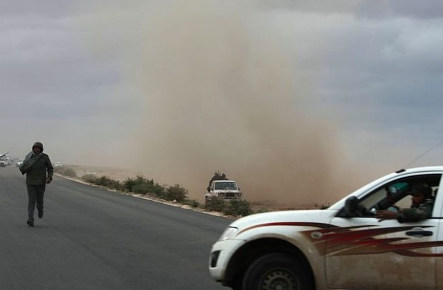Военни части на Кадафи са превзели град Зауия