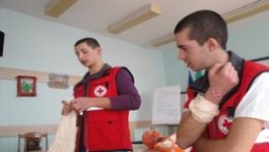 БМЧК обучава ученици в оказване на долекарска помощ