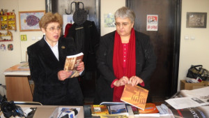 Еврейска организация дари книги