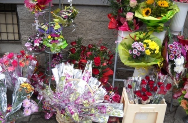 Данъчни погнаха цветари, не чукали касов бон