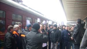 Над 100 железничари излязоха на протест в Горна Оряховица