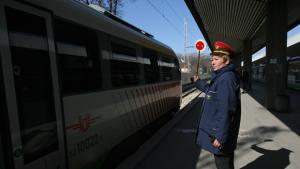 Стачката на железничарите спря 52 влака за час