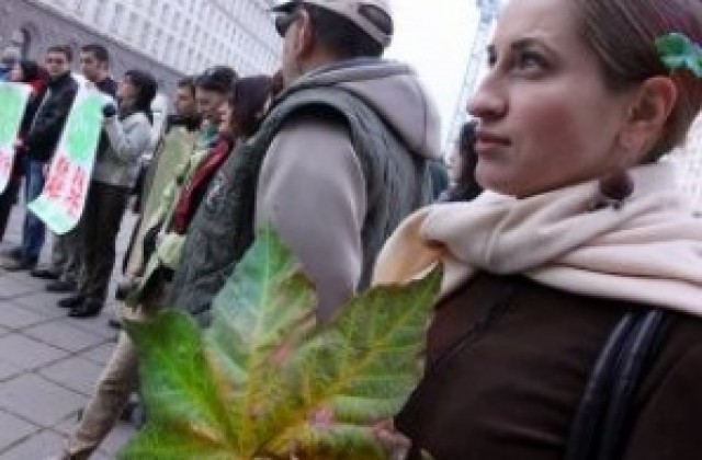 700 души от Разлог, Банско, Белица и Якоруда на протестен митинг пред МОСВ