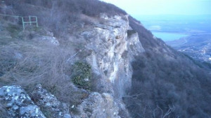 Момче от Шумен почина падна от скалите край Дивдядово