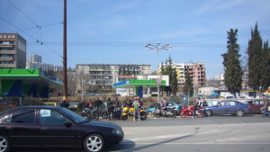 Протестиращи шофьори зареждаха за жълти стотинки